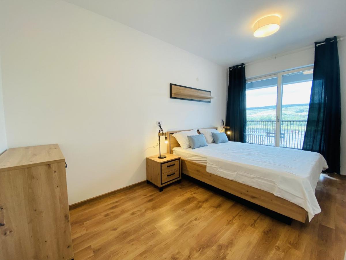 Deluxe Apartment With Balcony And Private Parking In Colvmna Residence Cluj-Napoca Exteriör bild