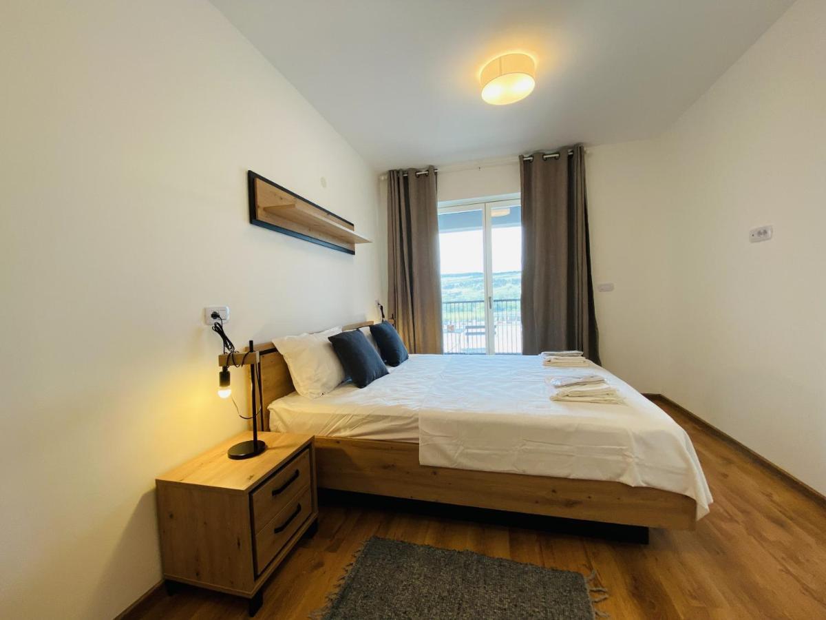 Deluxe Apartment With Balcony And Private Parking In Colvmna Residence Cluj-Napoca Exteriör bild