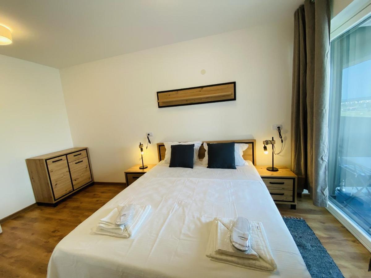 Deluxe Apartment With Balcony And Private Parking In Colvmna Residence Cluj-Napoca Exteriör bild