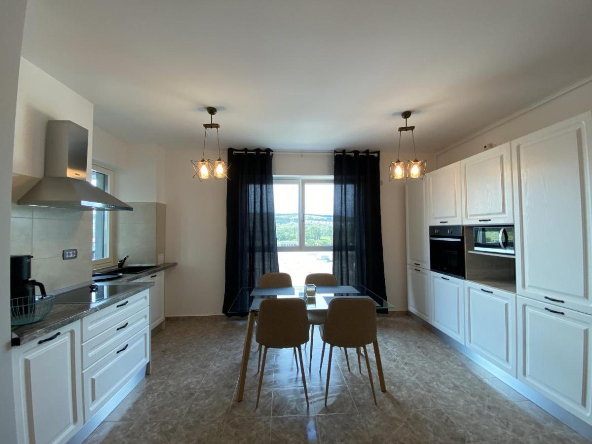 Deluxe Apartment With Balcony And Private Parking In Colvmna Residence Cluj-Napoca Exteriör bild